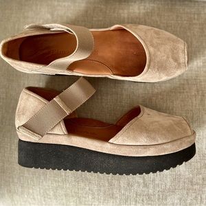 L' AMOUR DES PIEDS AMADOUR PLATFORM BEIGE PEEP TOE SUEDE SANDALS SIZE 8